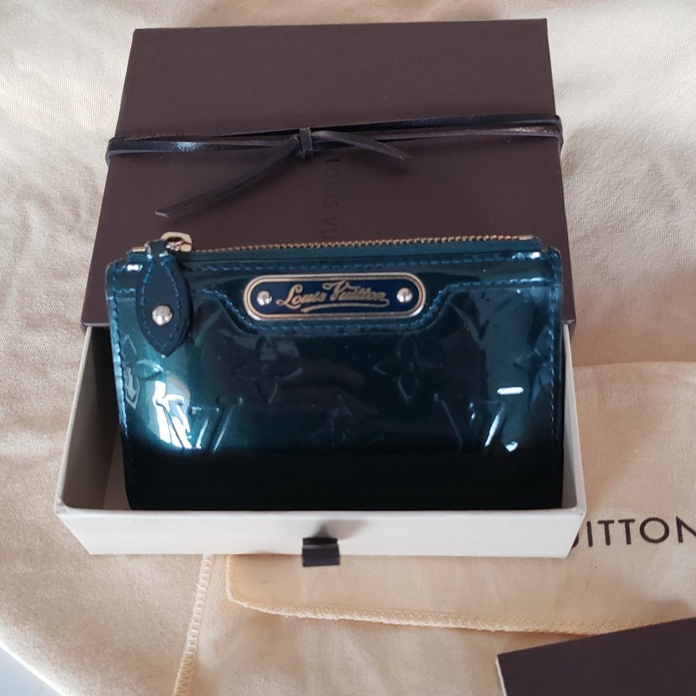 Authentic Louis Vuitton Blue Nuit Vernis Cles